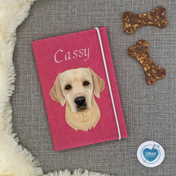 Designbeispiel der Impfpasshülle pink für den Labrador blond